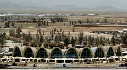 атентат летището кандахар четирима натовци ранени