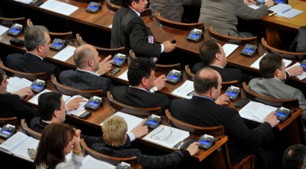 бойко бие шута депутатите