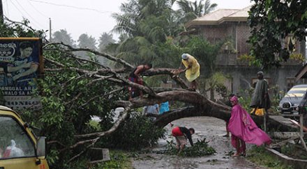 тайфун филипините взе 902 жертви