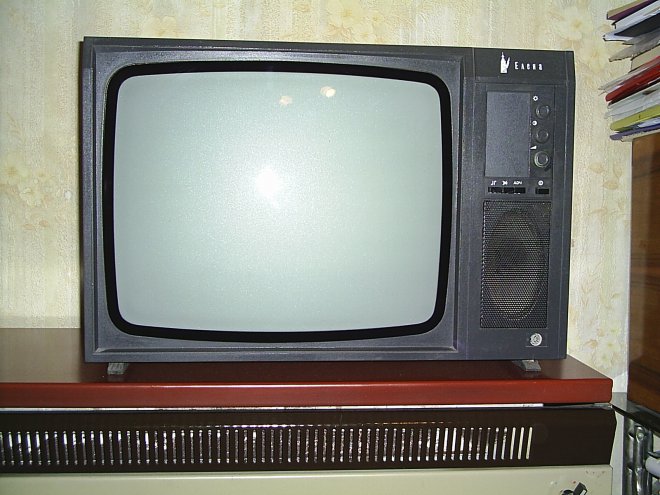 Телевизор подпали къща в Девня