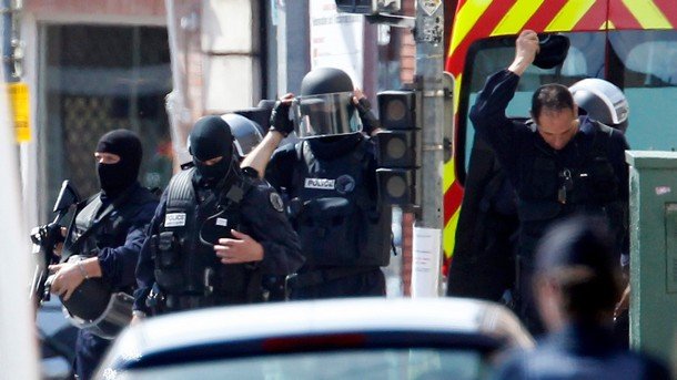 Спецчасти задържаха 12 футболисти за черно тото в Бургас (Обновена)