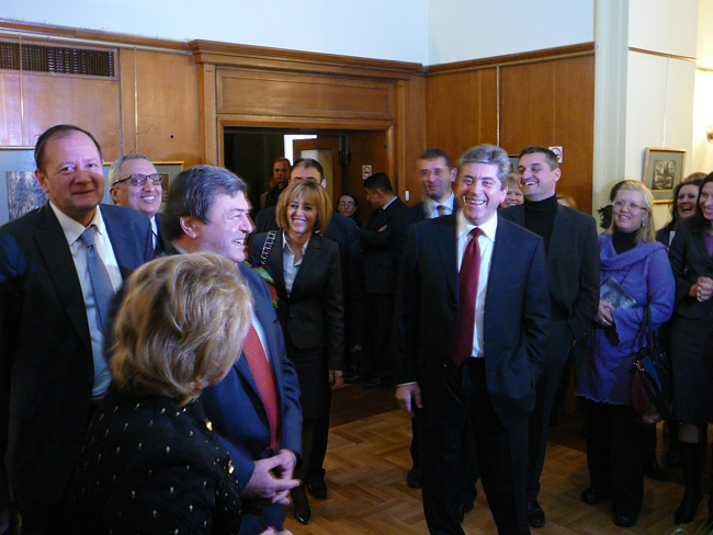 Първанов чества Ламбо в парламента, Костов се уплаши (Снимки)