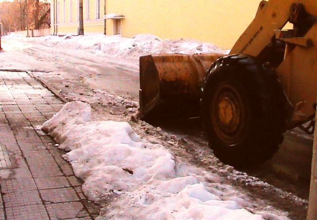 Сняг затвори улици в Плевенско