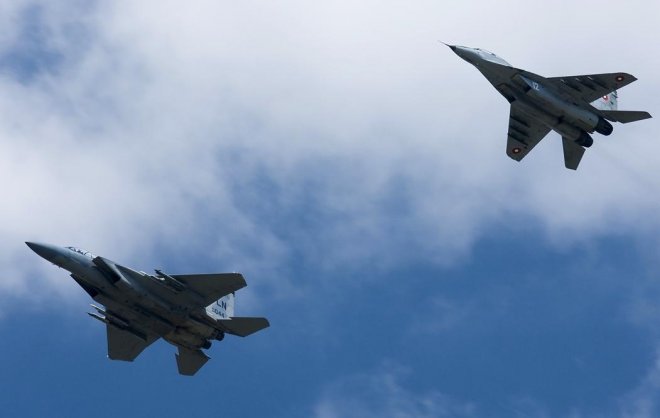 Япония прати изтребители срещу китайски самолет