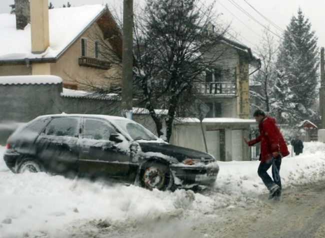 Внимание! Отново започнаха да крадат коли, оставени с работещи двигатели