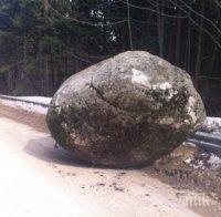 Скала падна на пътя София - Варна