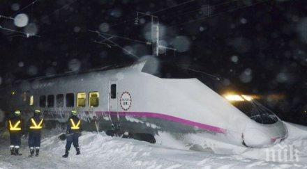 130 пътници спаха блокиран заради снега влак япония