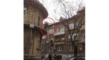 свалиха жената горящата сграда центъра варна снимки