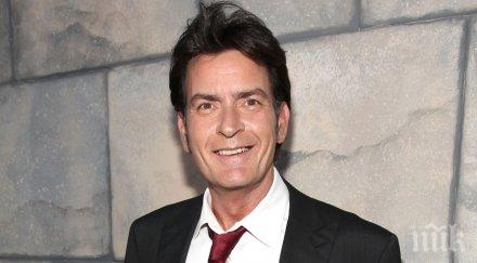 чарли шийн завръща последния епизод двама мъже половина