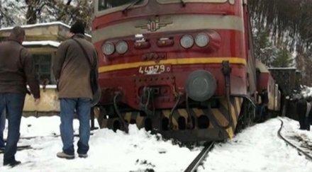 бдж пусна движението участъка копривщица стряма отстраниха дерайлиралия влак