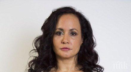 суета вижте жената усмихвала години образуват бръчки снимки