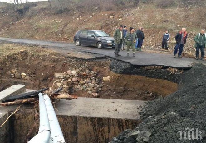 Мизерия! Хиляди без вода втори ден в Кърджали