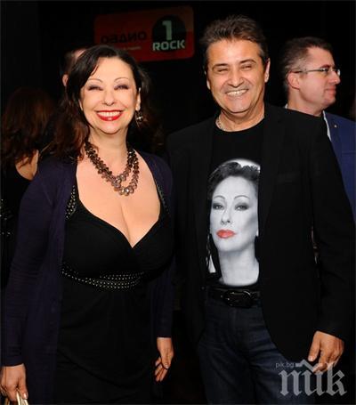 Здравко от Ритон сложи снимка на жена си на тениската си