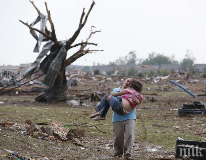  Най-малко петима души са загинали, а над 110 са ранени заради ураганен вятър