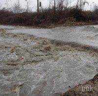 Нивото на река Янтра във Великотърновско спада