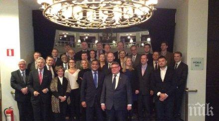 бареков участва семинара екр хелзинки снимки