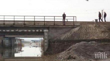 протестиращи заплашват затворят пътя долно езерово бургас снимки