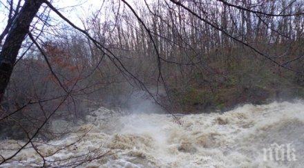 нивото тунджа елхово повишава дворове селскостопански земи заляти вода