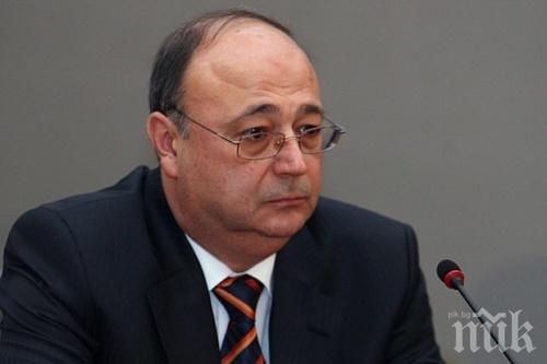 До гуша ни дойде от тоя Петко Сертов!

 