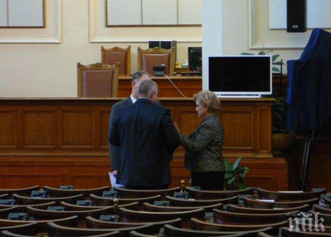 Само в ПИК! Борисов влезе в неофициални разговори с червени депутати (уникални снимки)