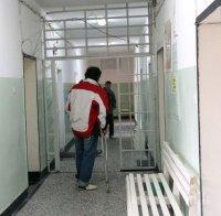 Шоу! Изперкал пловдивски пандизчия глътна лъжица, за да отърве карцера