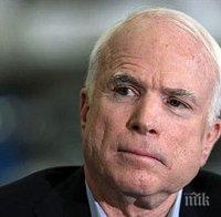 Джон Маккейн казал, че САЩ има вина за използването на забранени бомби от Украйна