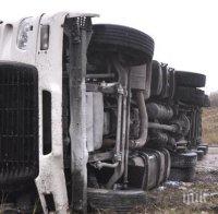 Кошмар! Над 25 ТИР-а са закъсали на пътя Самоков-Дупница