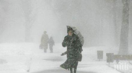 шок ужас порои сняг силен вятър нахлуват мощен циклон графика