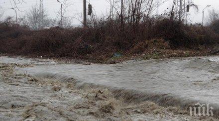 издирването продължава полицаи кучета търсят изчезналата жена река луда мара