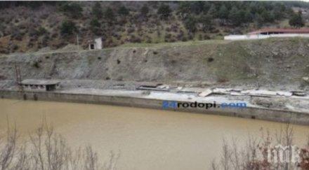 рухна подпорна стена коритото арда снимки