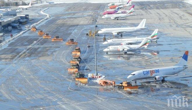 Само в ПИК! Снегът забави няколко полета на летище София