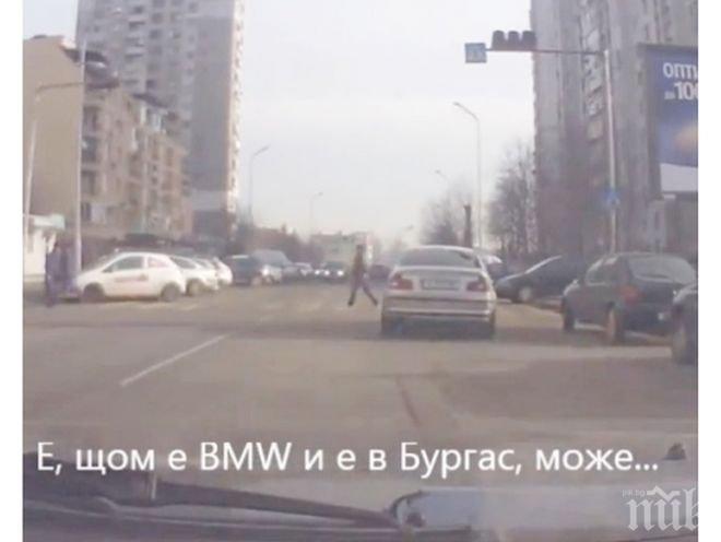 Хаос в Бургас! Неадекватни шофьори с БМВ-та и служебни коли препускат из улиците на града (видео)