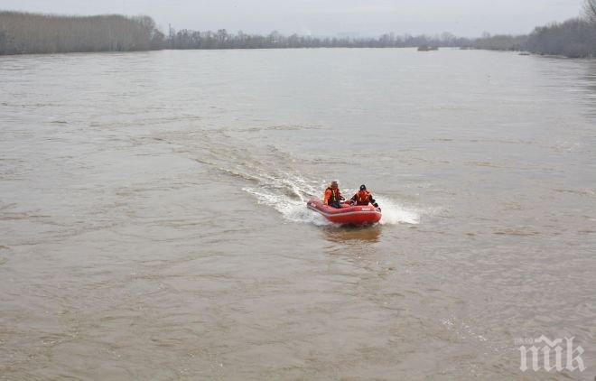 Продължава отводняването на сгради в Разградско