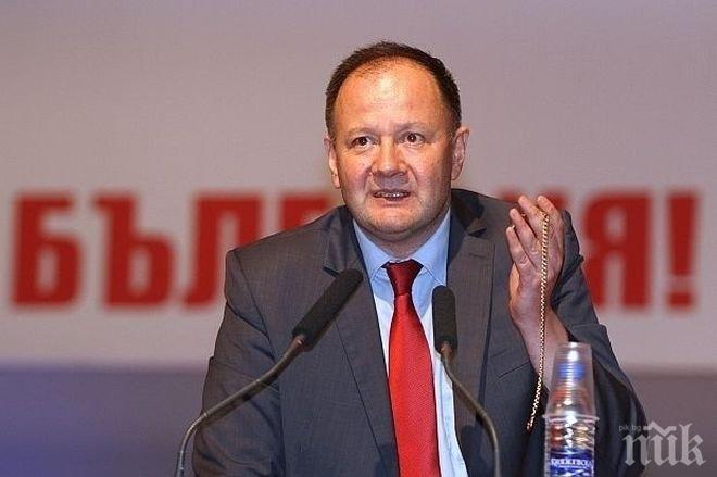 Миков: Правителството да се ангажира с мирното решаване на конфликта в Украйна