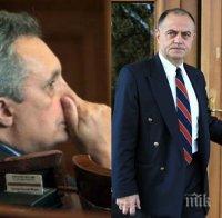 Гномът Атанасов се изпокри като плъх след провала на компромата му! Двойната му игра с 