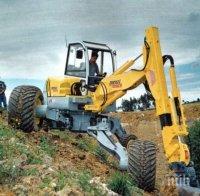 Багери вече работят на дигите на река Стряма