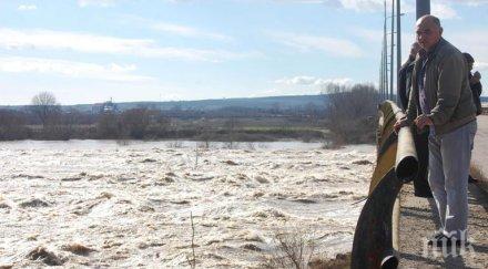 пак воден ужас река стряма скъса дига три места застрашава залее магистрала тракия