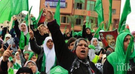 души загинаха сблъсъци полицията футболни фенове кайро