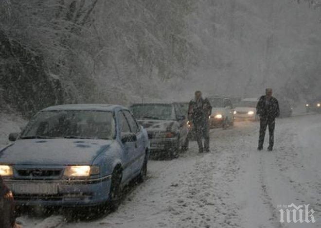 Синоптиците от БАН с много лоша прогноза: От север нахлуват сняг, силен вятър и виелици! Температурите падат изведнъж!