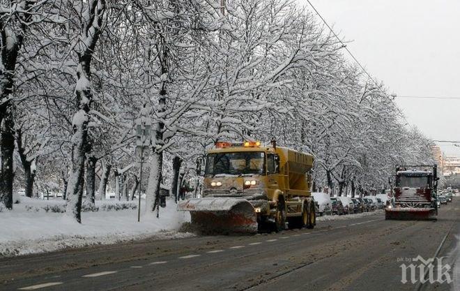 МВР отсече: Републиканските пътища са мокри, заснежени, обработени и опесъчени