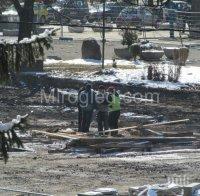 Изостава ремонта на площада в Перник (снимки)