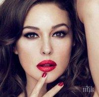 Моника Белучи засенчи по-младите си колежки