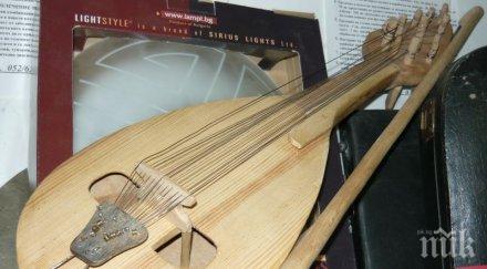 осъдиха месеца затвор мъже кражба гъдулка тамбура гайда