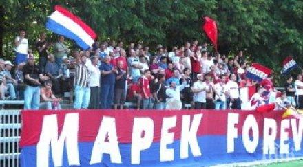 треньорът марек търси двама нападатели