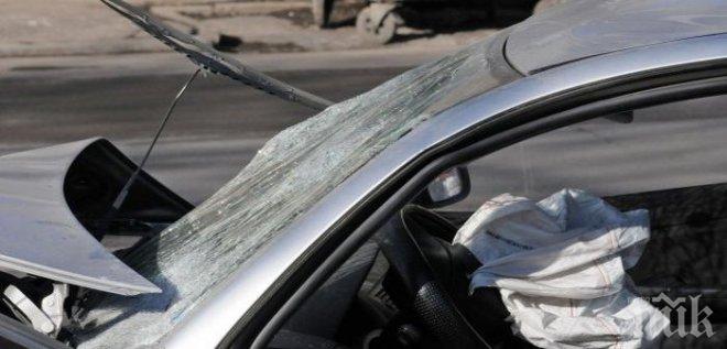 Ужас на пътя! Тежка верижна катастрофа със сто автомобила, двама загинаха