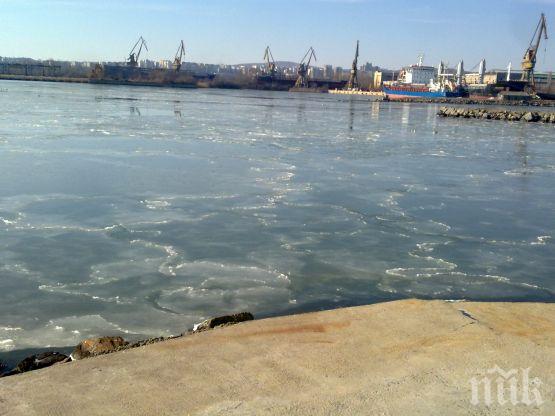 Студ сковава Черноморието днес