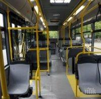 Възрастна жена падна и пострада при рязко спиране на автобус