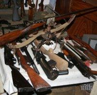 Намериха арсенал от оръжия и боеприпаси