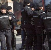 Екшън! Полицията арестува седмина участници в Луковмарш! Водни оръдия пазят шествието