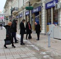 Министър Лиляна Павлова инспектира благоустрояването на централния площад в Русе